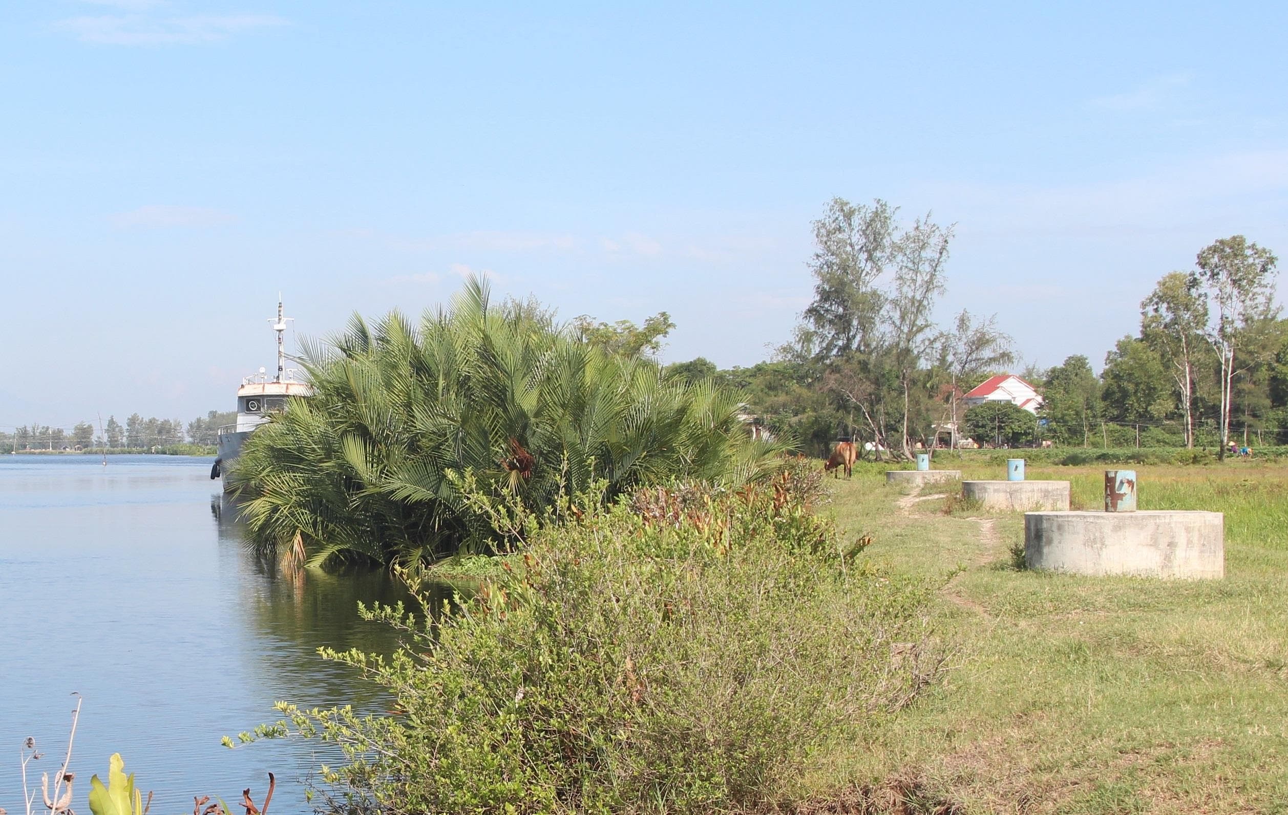 Khu neo đậu tàu thuyền bị bỏ hoang