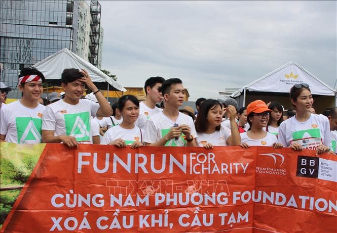 Thành phố Hồ Chí Minh: Hơn 10.000 người chinh phục đường chạy 5km gây quỹ từ thiện