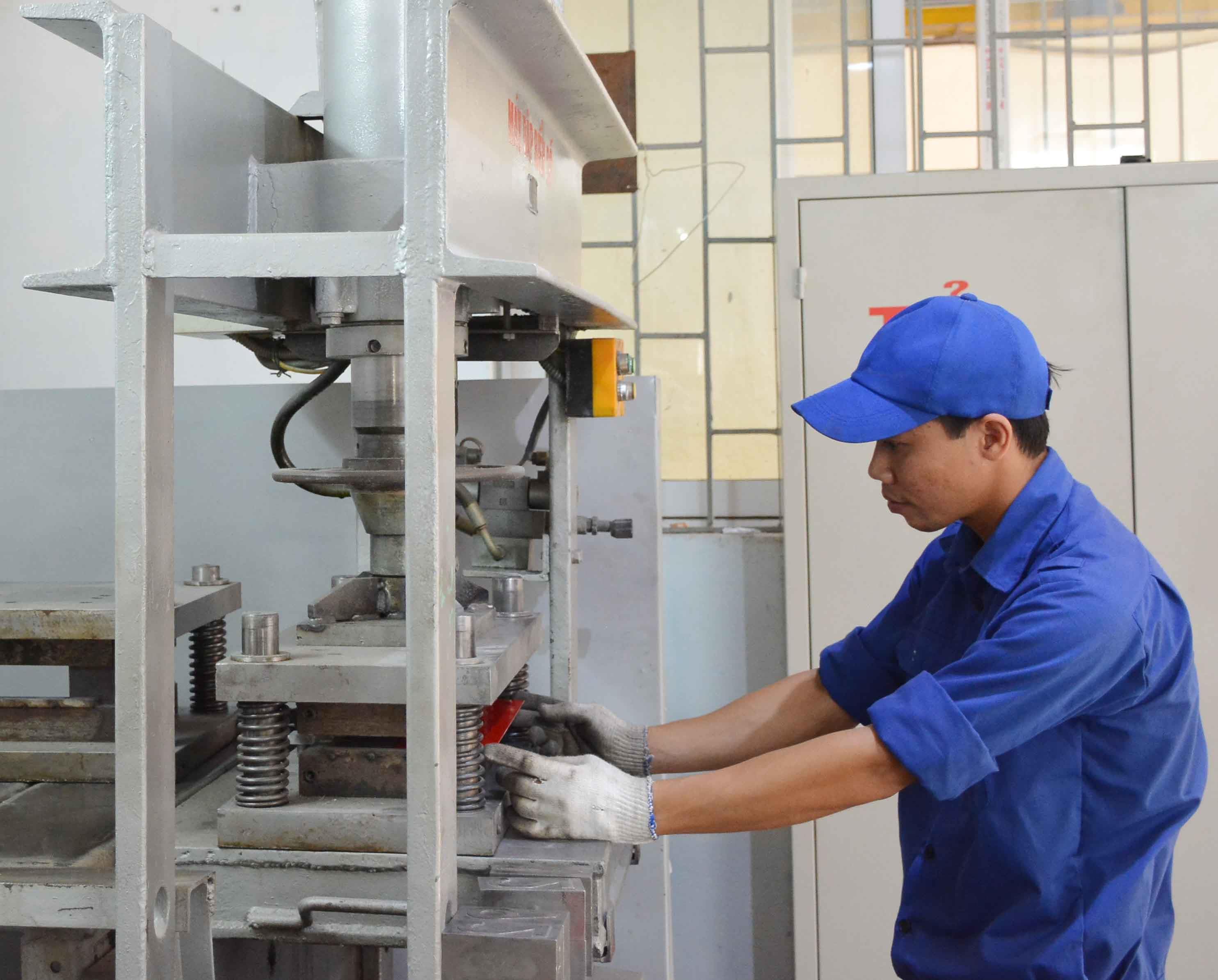 Không ngừng học hỏi, say mê sáng kiến