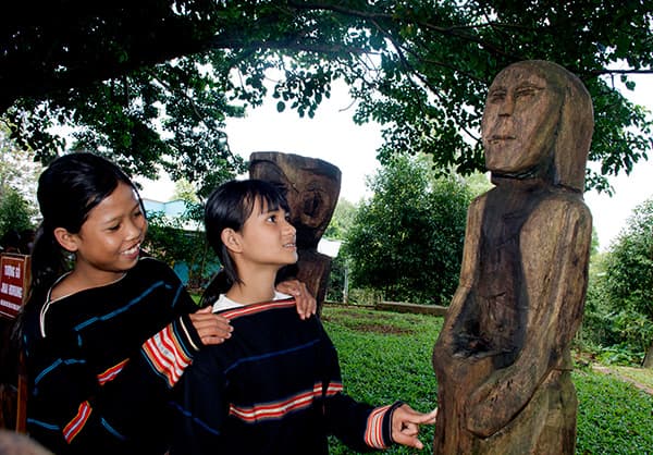 Khai trương Khu trưng bày tượng gỗ dân gian Bahnar, Jrai