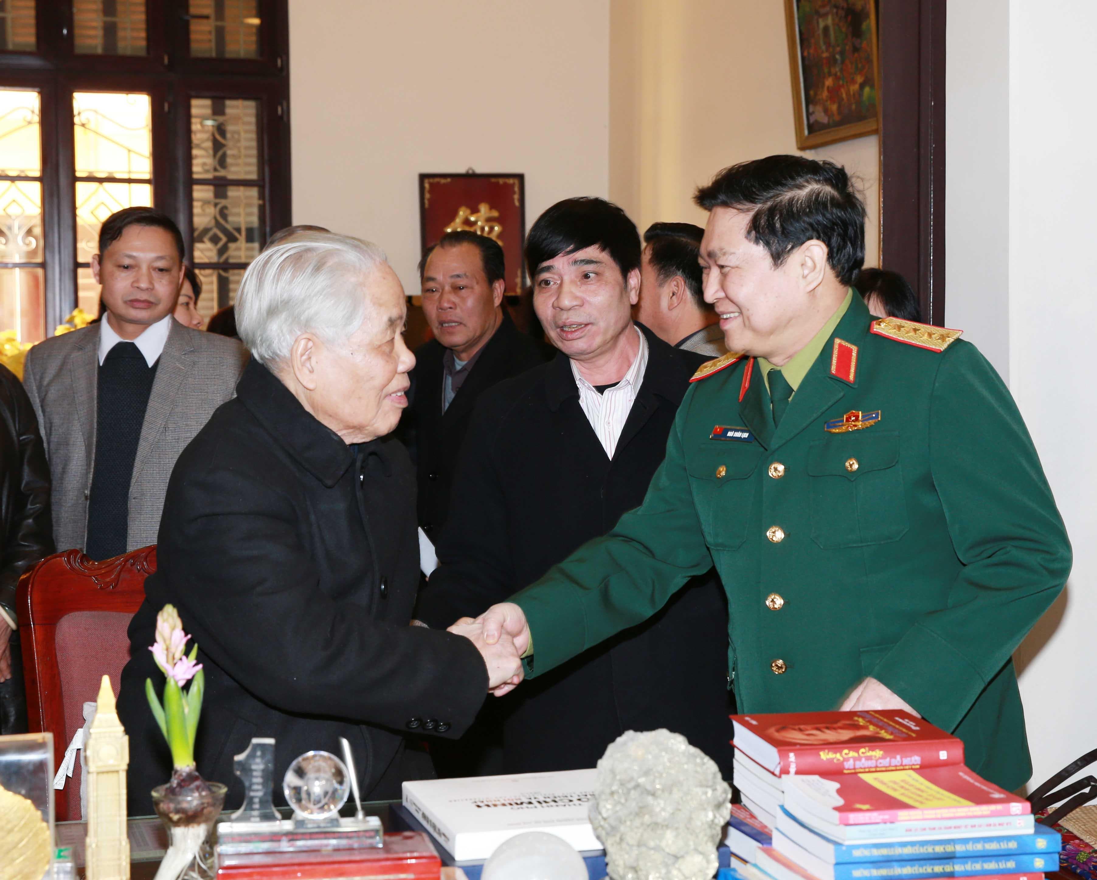 Đồng chí Đỗ Mười - nhà lãnh đạo mẫu mực, hết lòng vì sự nghiệp quốc phòng và xây dựng Quân đội nhân dân