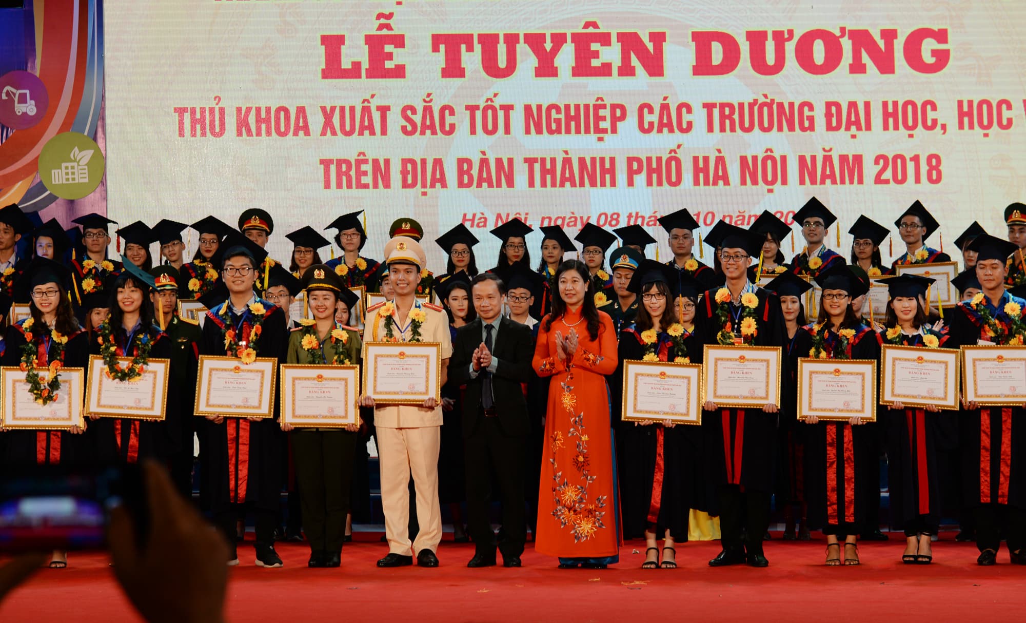 Hà Nội tuyên dương 88 thủ khoa xuất sắc tốt nghiệp các trường đại học, học viện trên địa bàn