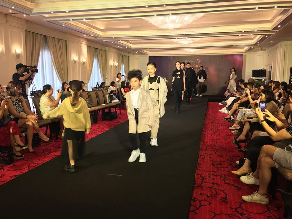 Giới thiệu 100 mẫu thiết kế Thu Đông mang phong cách cổ điển châu Âu