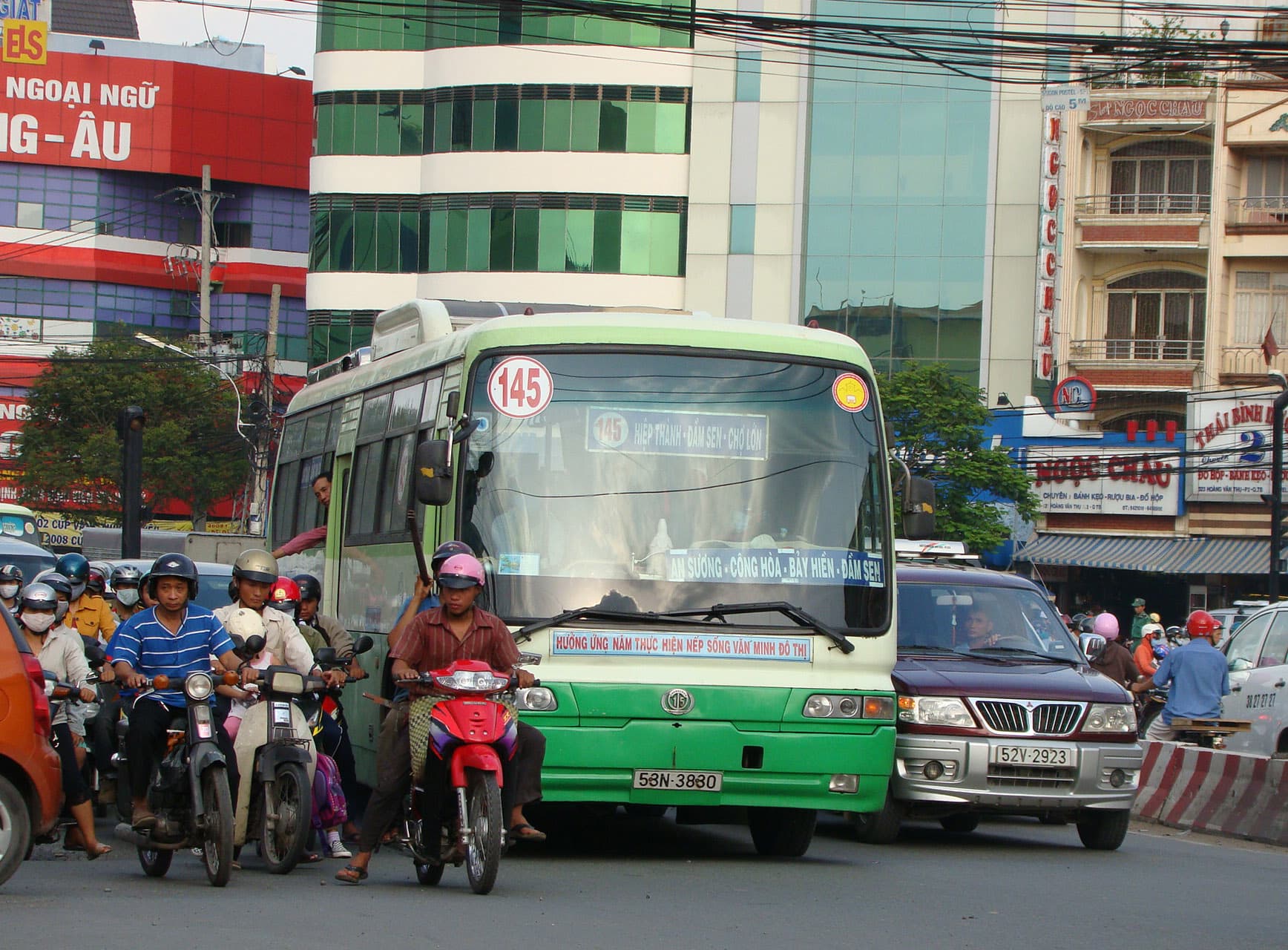 Các hợp tác xã vận tải TP Hồ Chí Minh kiến nghị ngừng hoạt động nhiều tuyến xe buýt do thua lỗ