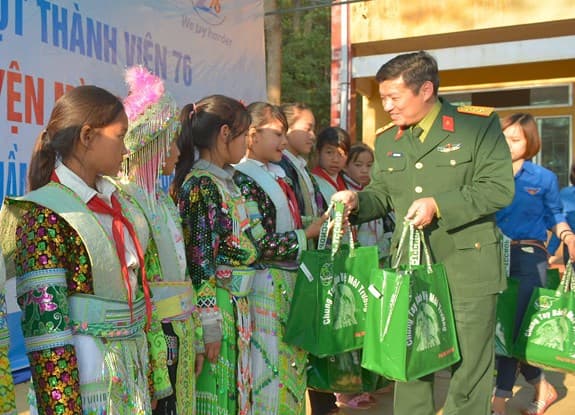 NHÂN ĐIỂN HÌNH "DÂN VẬN KHÉO"