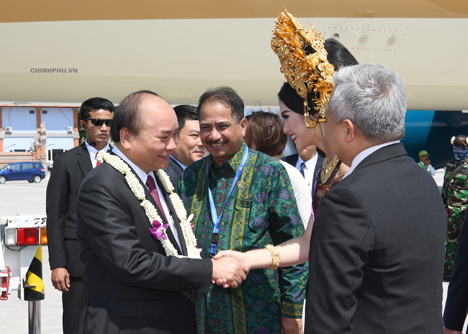 Thủ tướng Nguyễn Xuân Phúc đến Indonesia tham dự cuộc gặp các nhà lãnh đạo ASEAN