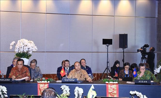 Thủ tướng Nguyễn Xuân Phúc tham dự cuộc gặp các nhà lãnh đạo ASEAN
