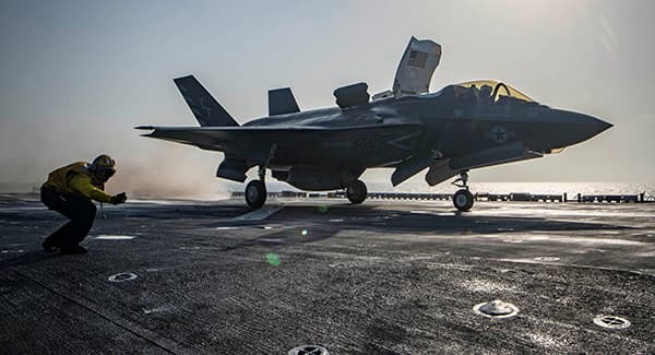 Lầu Năm Góc tạm dừng các chuyến bay của F-35