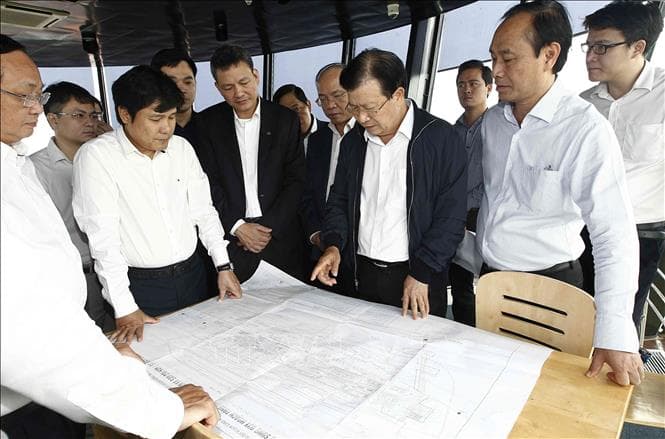 Phó thủ tướng Trịnh Đình Dũng: Sớm nghiên cứu để nâng cấp, mở rộng sân bay Nội Bài