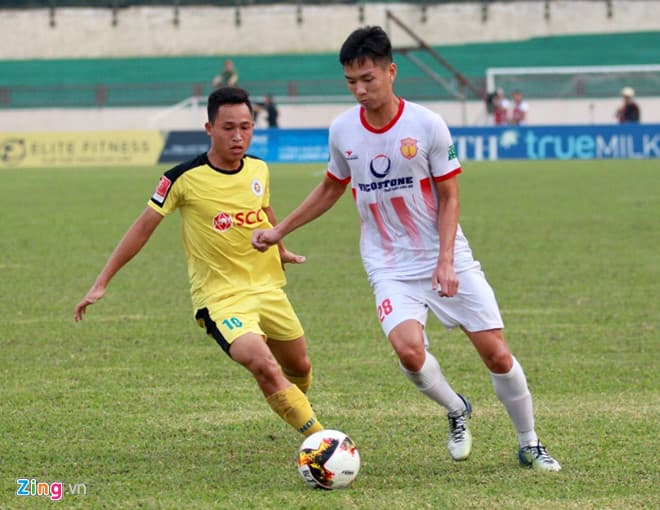 Thành Vinh “rực lửa”, vé đi "chuyến tàu" V-league 2019 được định đoạt trên chấm 11m
