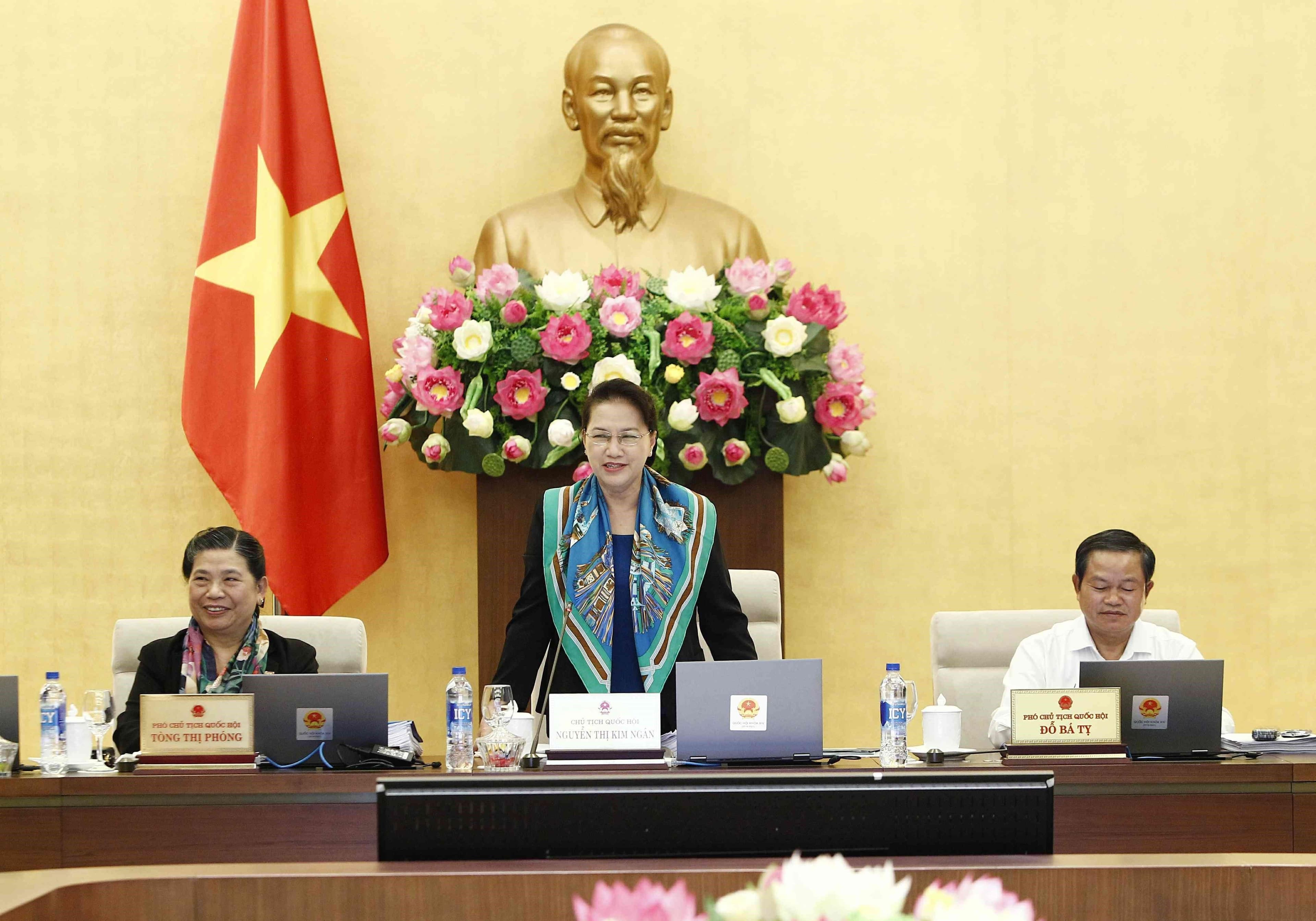 Thực hiện thành công mục tiêu kép-ổn định kinh tế vĩ mô và thúc đẩy tăng trưởng GDP