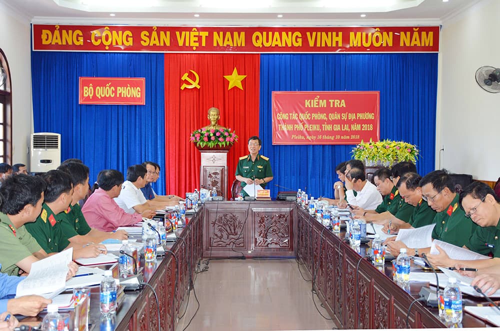 Kiểm tra công tác quốc phòng, quân sự địa phương tại thành phố Pleiku