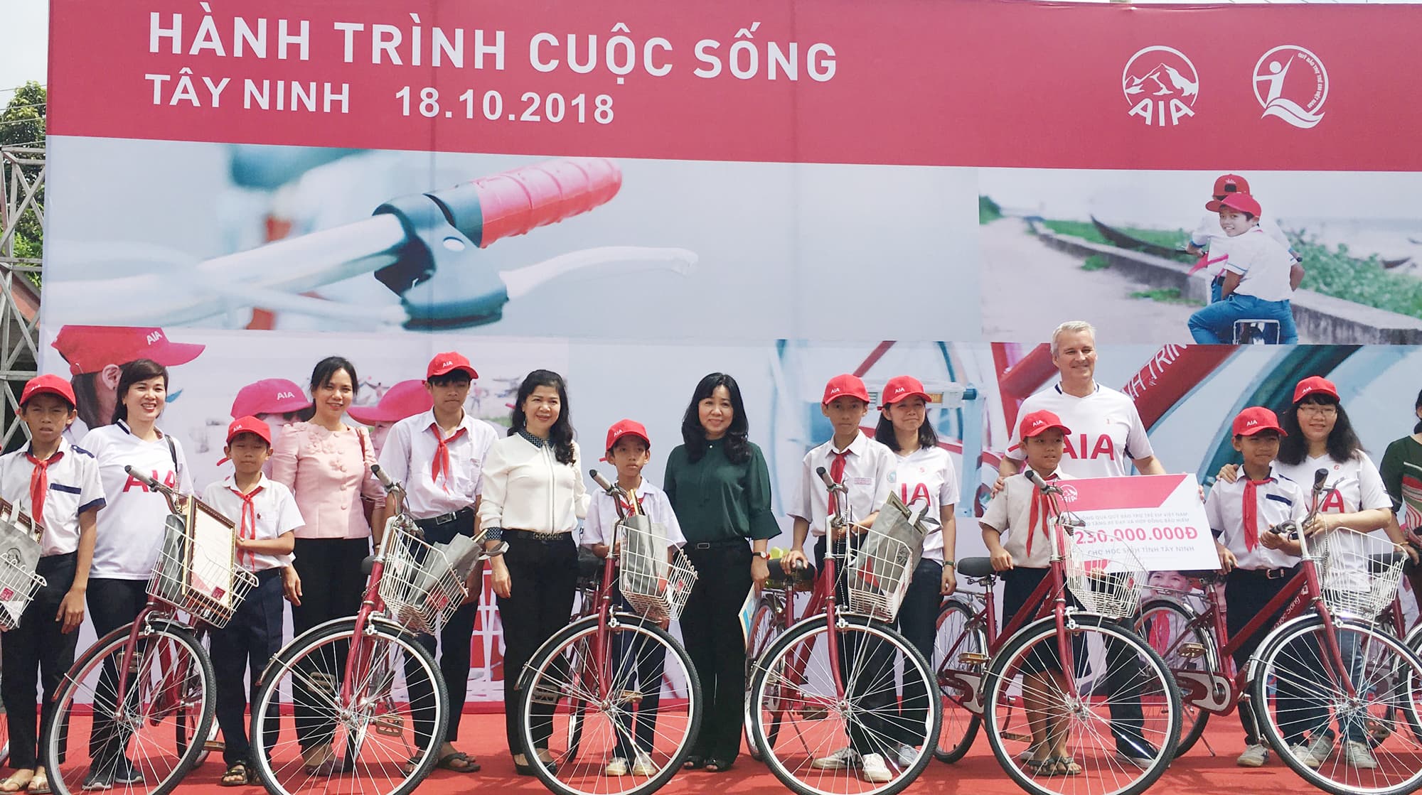 Trao 70 xe đạp tặng trẻ em có hoàn cảnh khó khăn tỉnh Tây Ninh