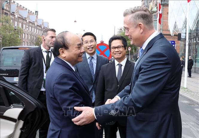 Thủ tướng Nguyễn Xuân Phúc đối thoại với một số doanh nghiệp, nhà đầu tư Đan Mạch