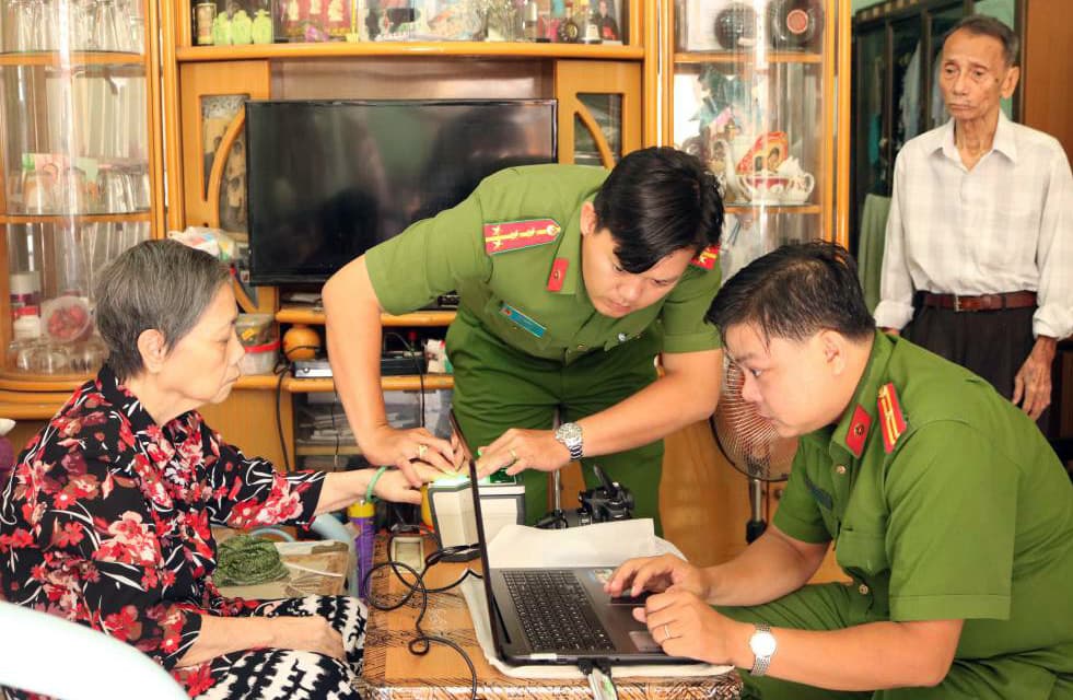Công an TP Hồ Chí Minh hỗ trợ cấp, đổi căn cước công dân miễn phí cho giáo dân