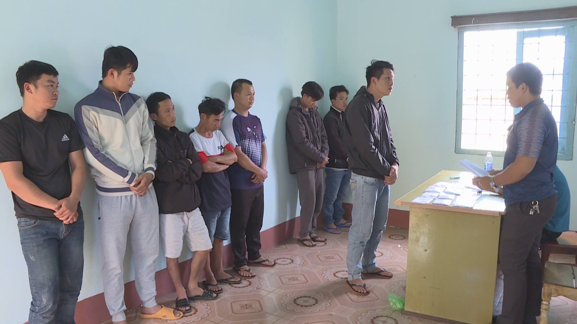 Đắk Lắk: Tạm giữ 8 đối tượng tham gia đường dây cá độ bóng đá 40 tỷ đồng