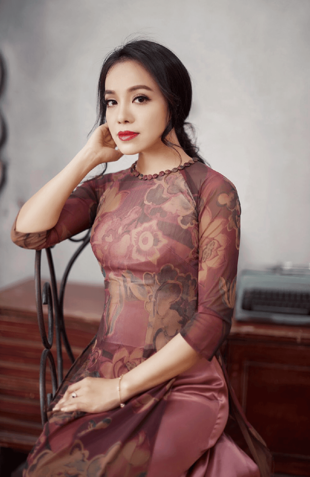 Ca sĩ Lan Anh: “Âm nhạc như ánh trăng soi rọi con đường nghệ thuật tôi đang đi”