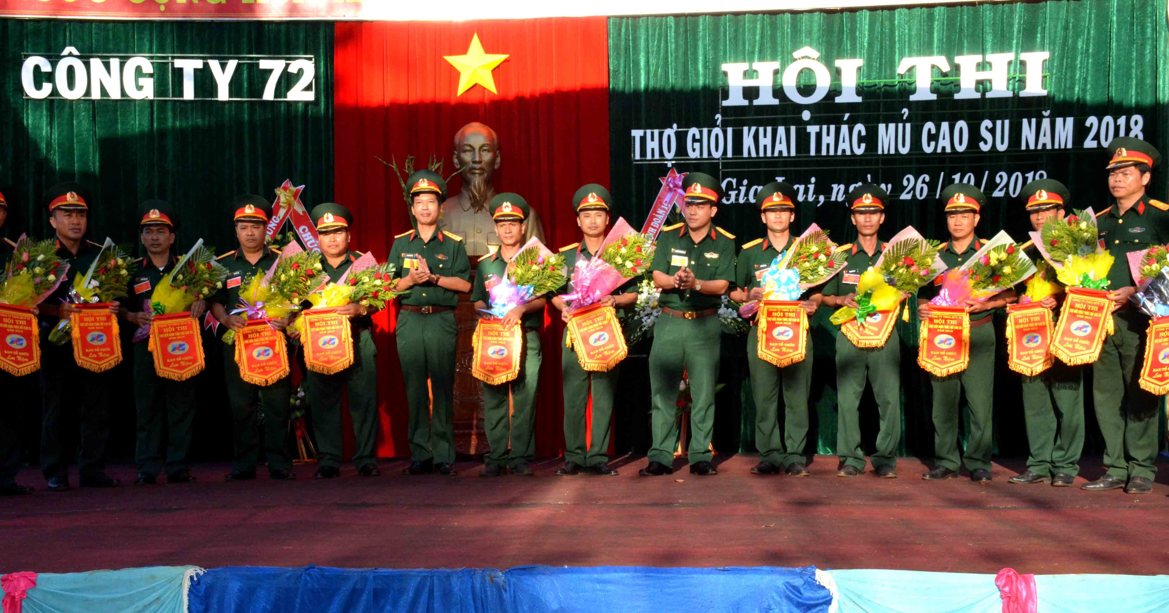 Công ty 72 tổ chức Hội thi “Thợ giỏi khai thác mủ cao su năm 2018”