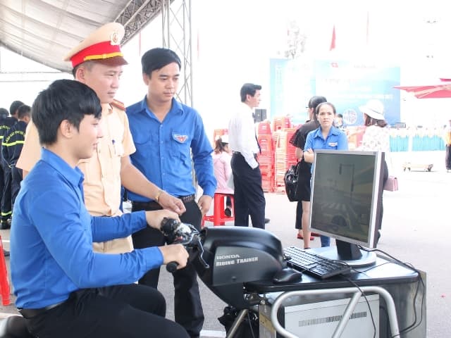 Tổ chức Cuộc thi sáng tác ca khúc “Thanh niên với văn hóa giao thông”