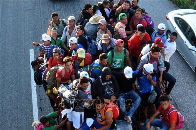 Tổng thống D.Trump khẳng định Mỹ đang triển khai quân đội tới biên giới với Mexico