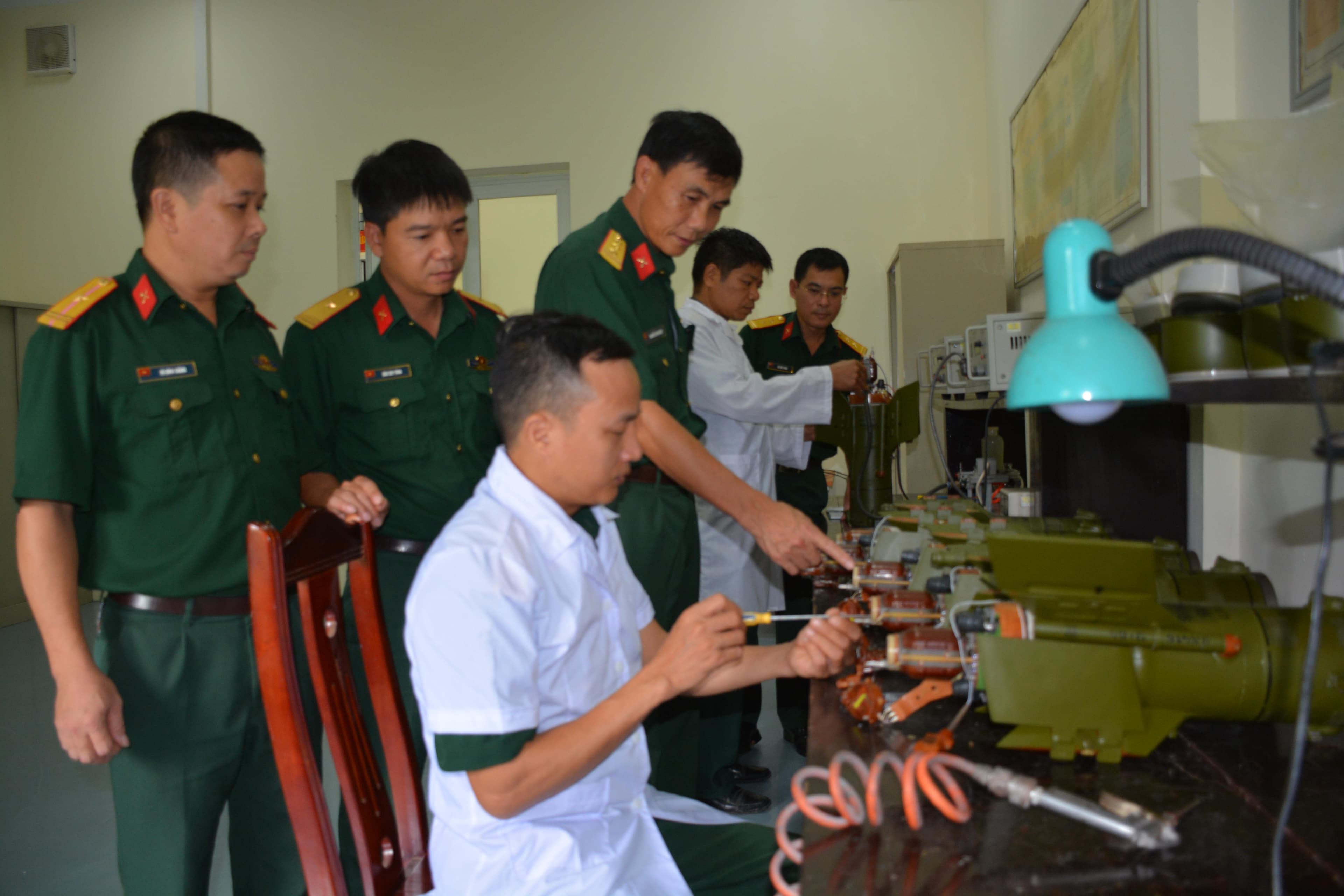 Khai thác, sửa chữa vũ khí, khí tài pháo binh hiệu quả, chất lượng