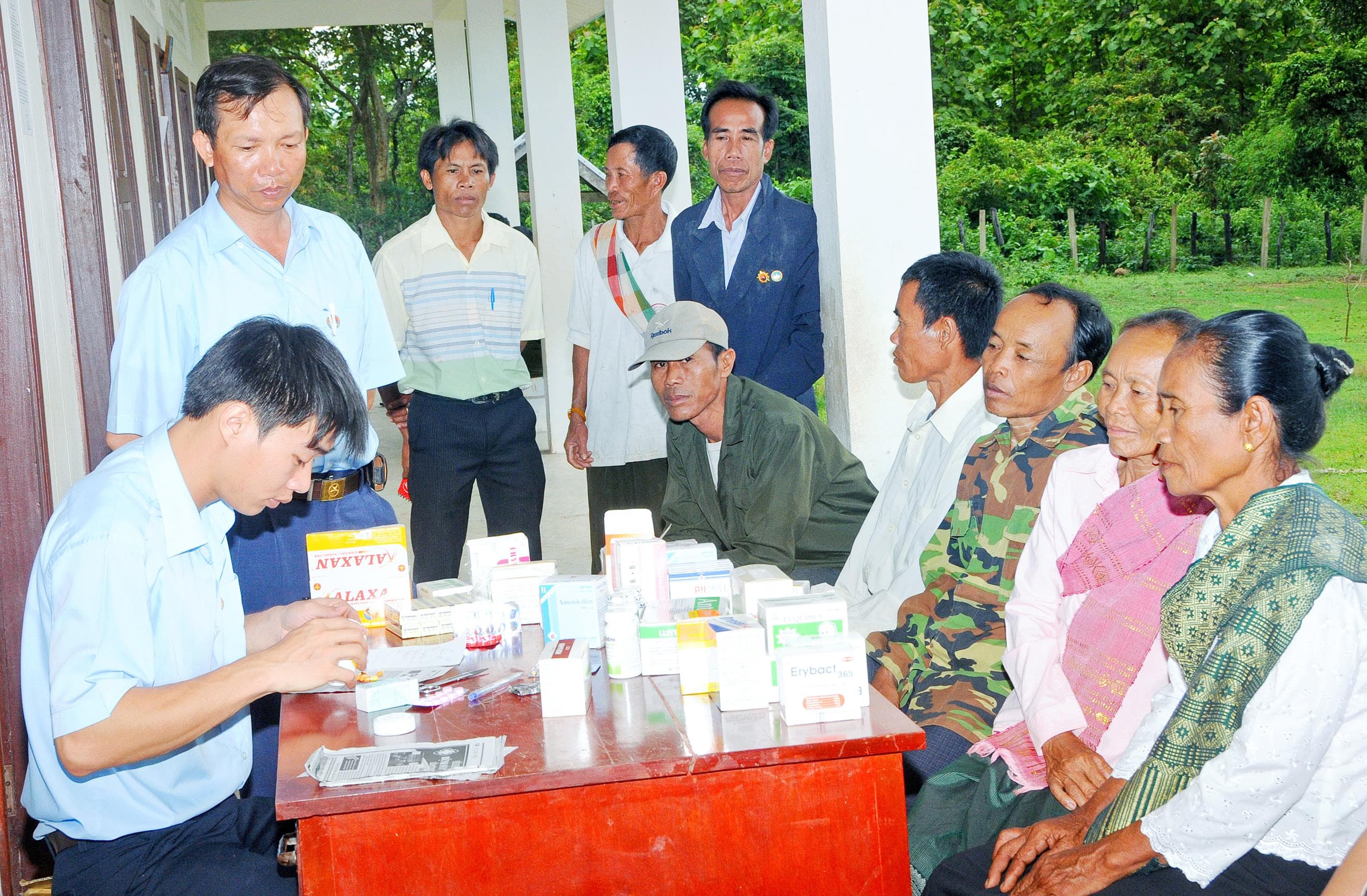 Thắm tình hữu nghị nơi biên giới Việt - Lào