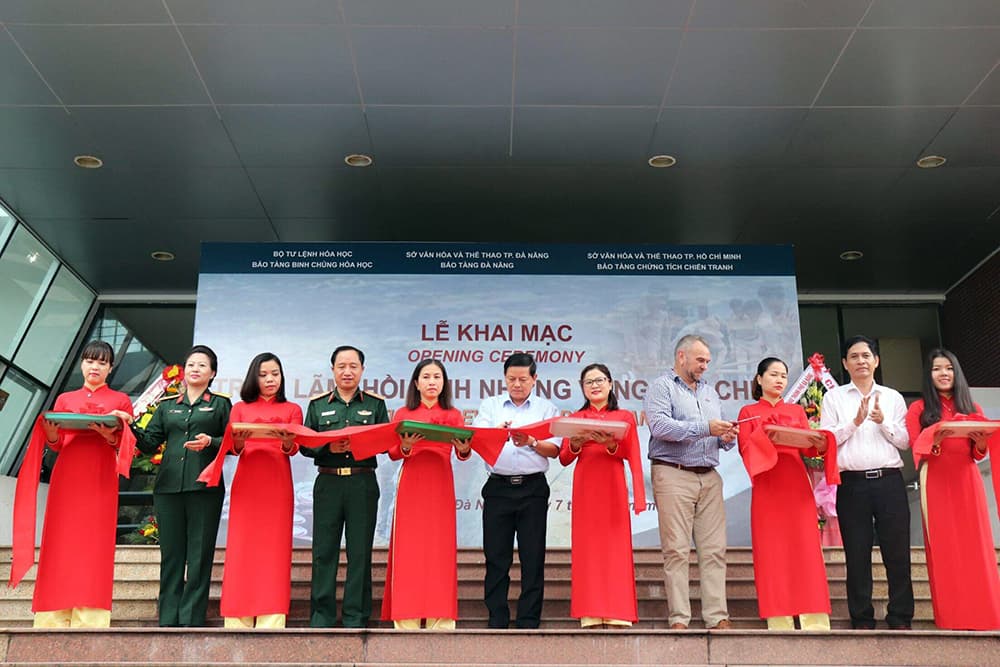 Triển lãm “Hồi sinh những vùng đất chết”