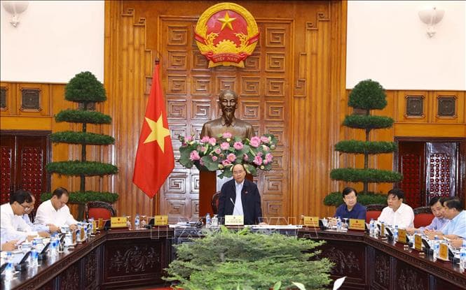Thủ tướng Nguyễn Xuân Phúc chủ trì cuộc họp về tình hình sạt lở bờ biển và bồi lấp cửa sông các tỉnh ven biển miền Trung
