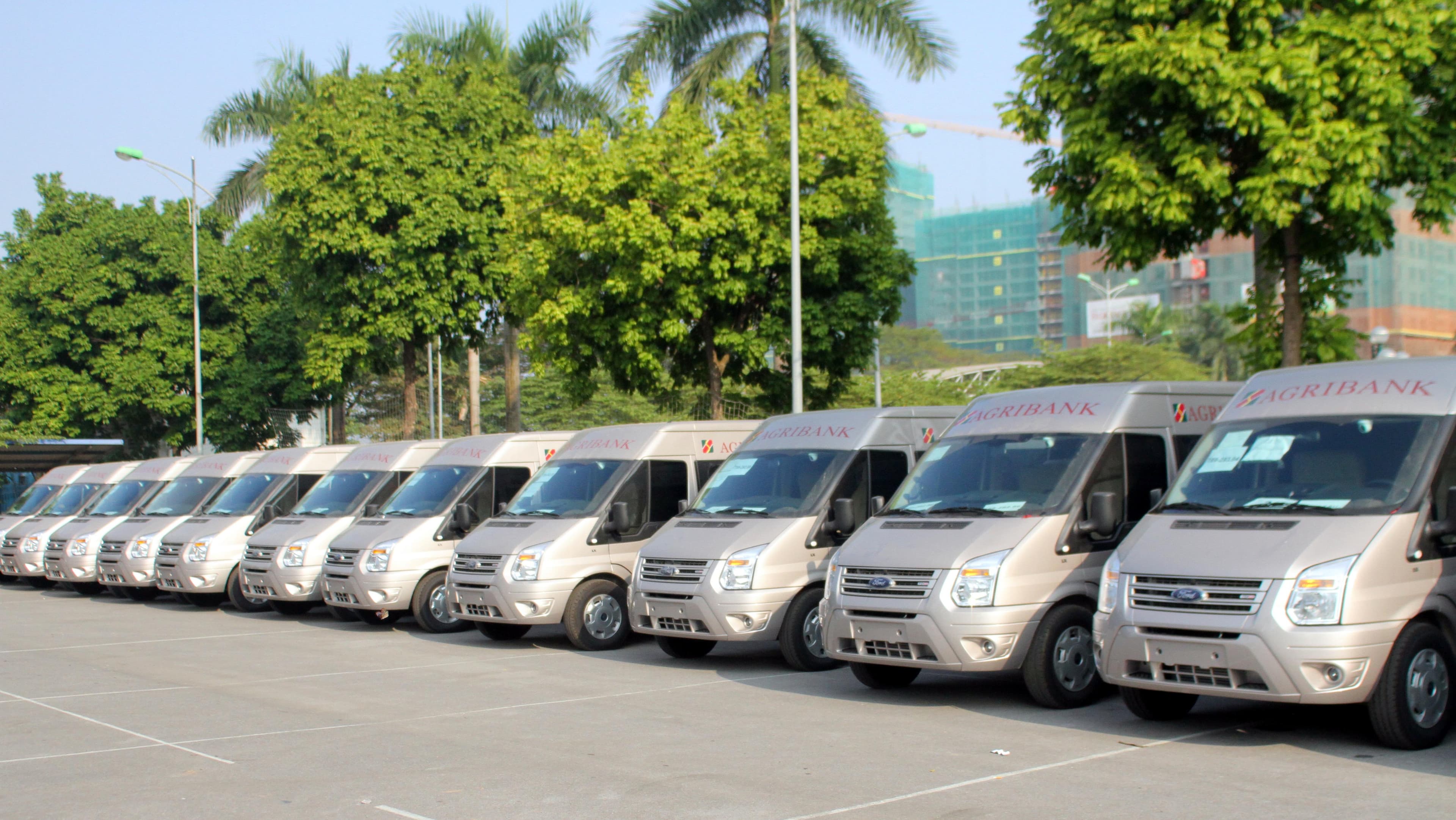 Dùng xe lưu động đưa... ngân hàng về tận hộ dân