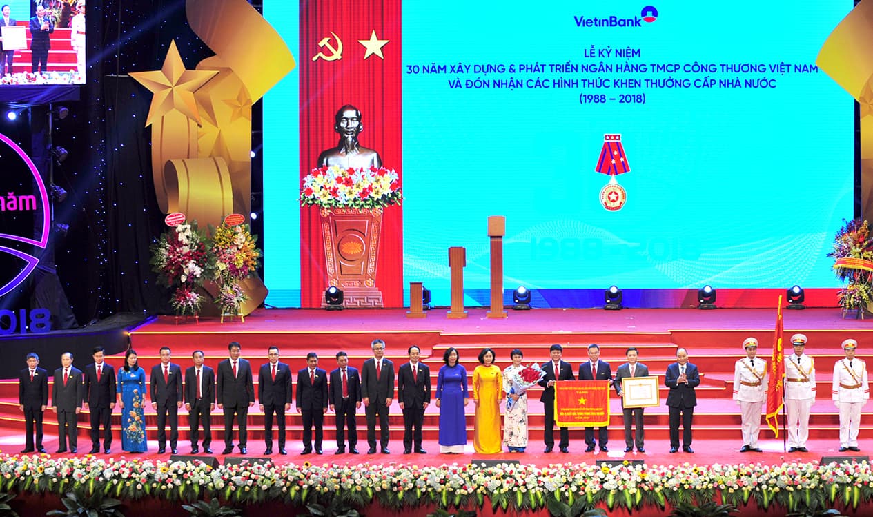 Vietinbank đón nhận Huân chương Lao động hạng Nhất
