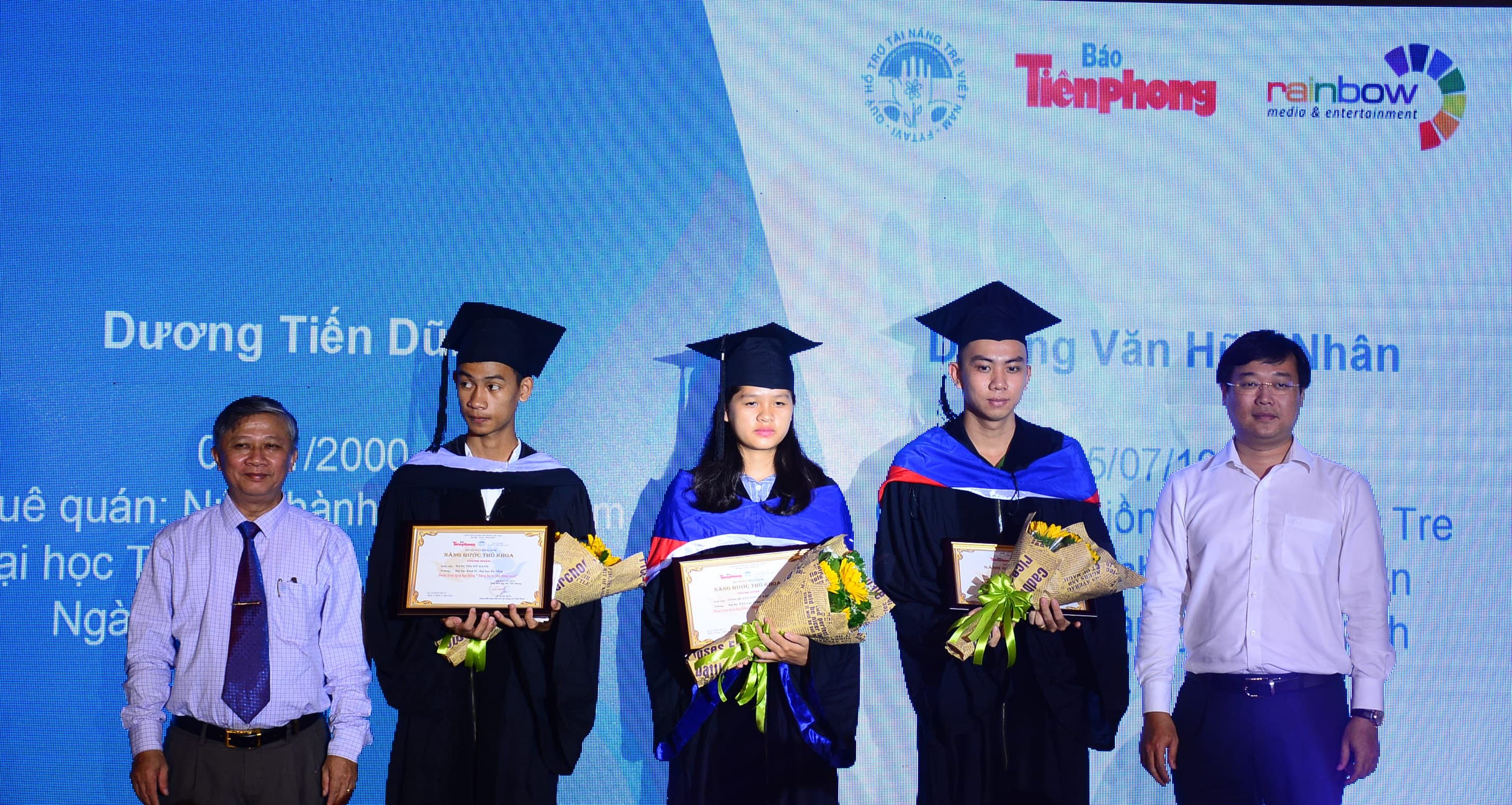 65 thủ khoa nhận học bổng “Nâng bước thủ khoa 2018”