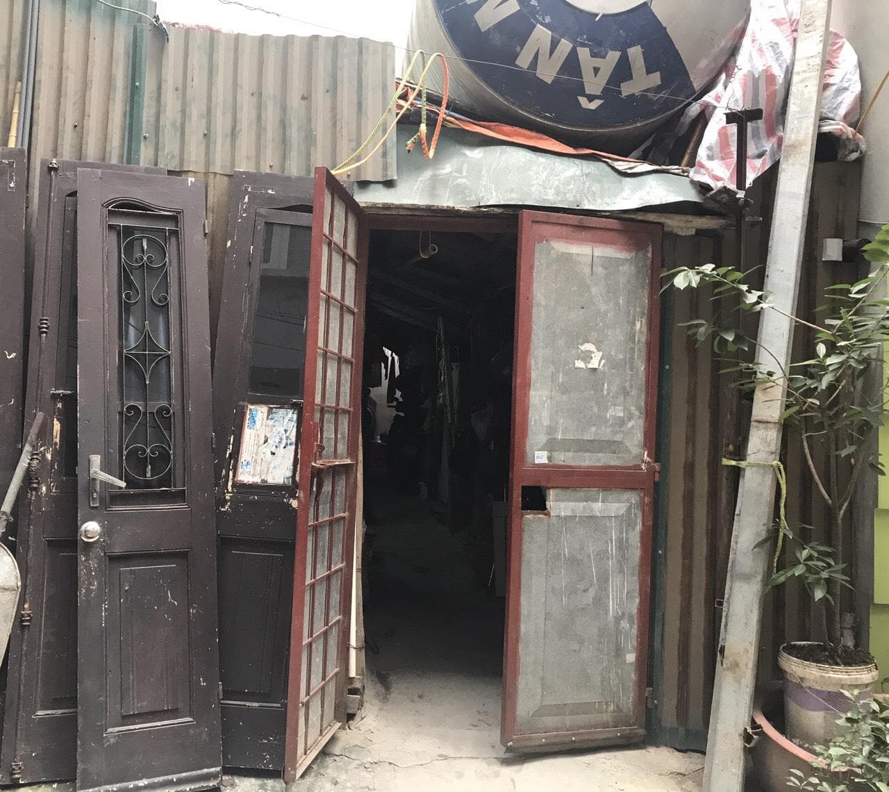 Báo động nguy cơ cháy nổ ở các nhà trọ giá rẻ tại Hà Nội