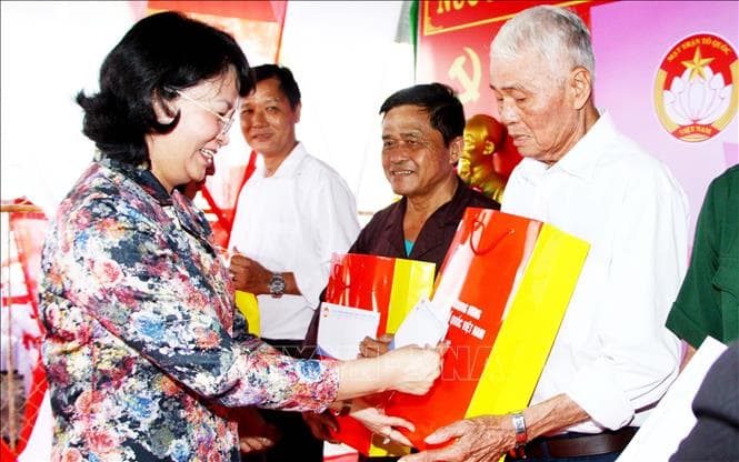 Phó Chủ tịch nước Đặng Thị Ngọc Thịnh dự Ngày hội Đại đoàn kết toàn dân tộc tại Bình Dương