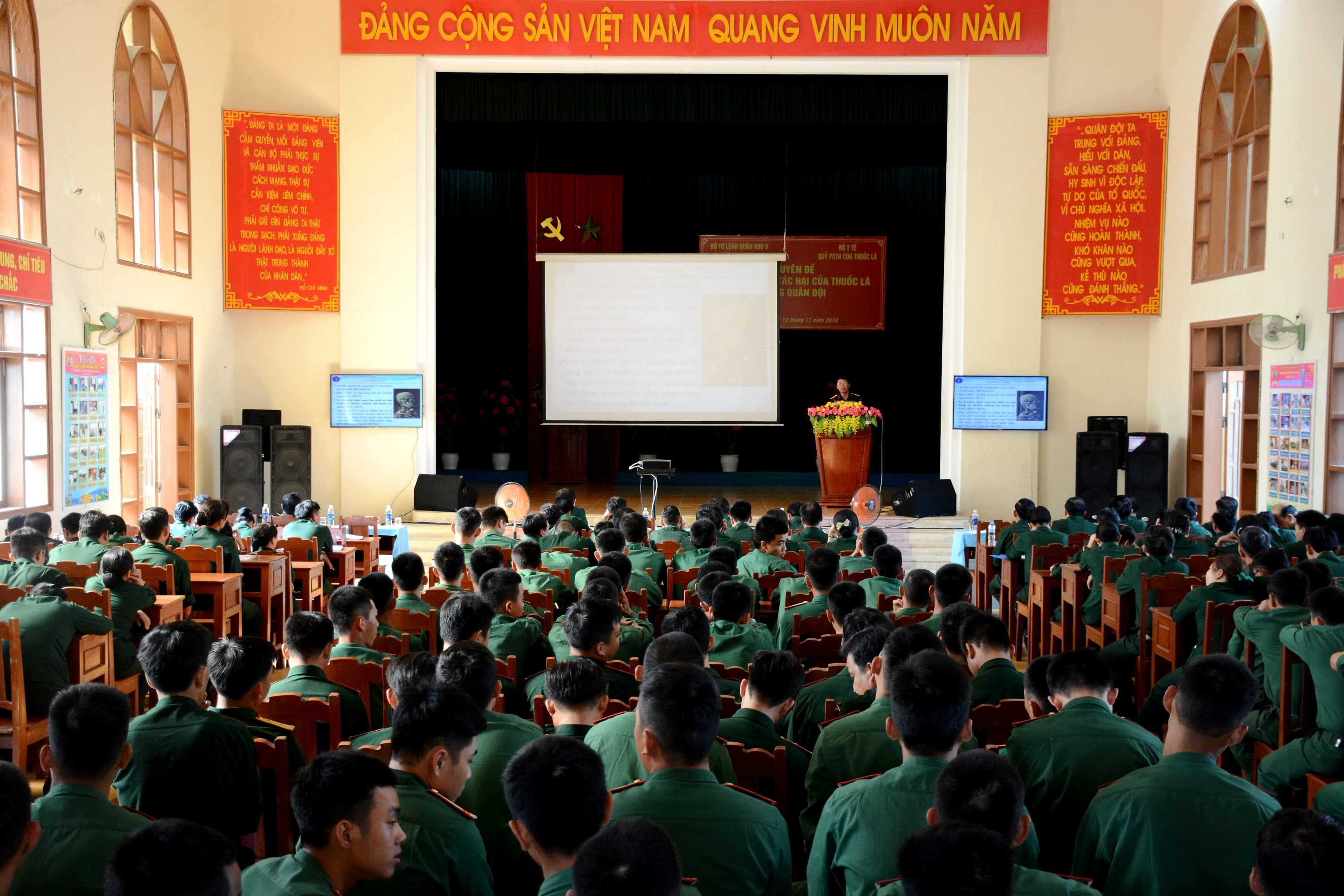 Tuyên truyền phòng, chống tác hại thuốc lá tại Lữ đoàn Thông tin 575