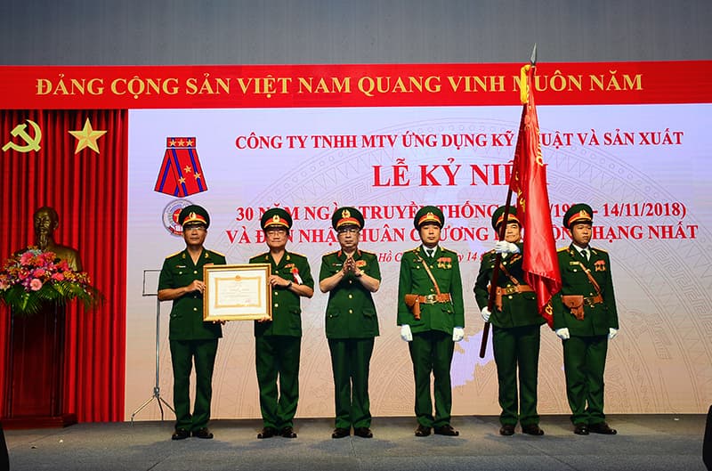 Công ty Tecapro đón nhận Huân chương Lao động hạng Nhất