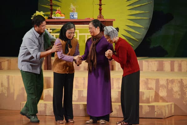 “Tự hào chúng con có mẹ Việt Nam anh hùng”