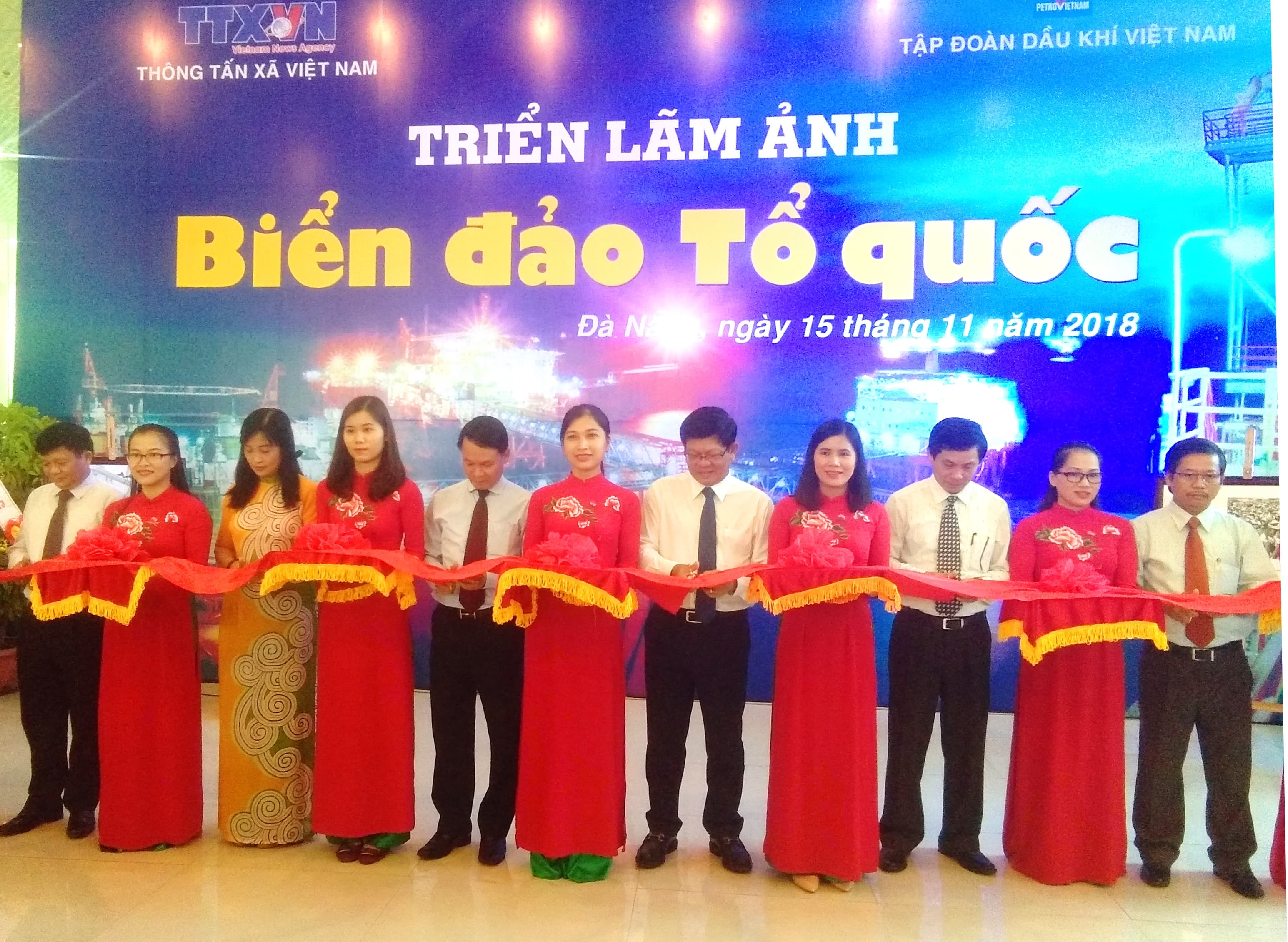 Khai mạc triển lãm ảnh “Biển đảo Tổ quốc”
