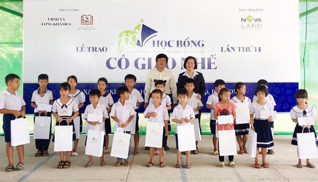 Học bổng cô giáo Nhế - 14 năm nâng bước em đến trường