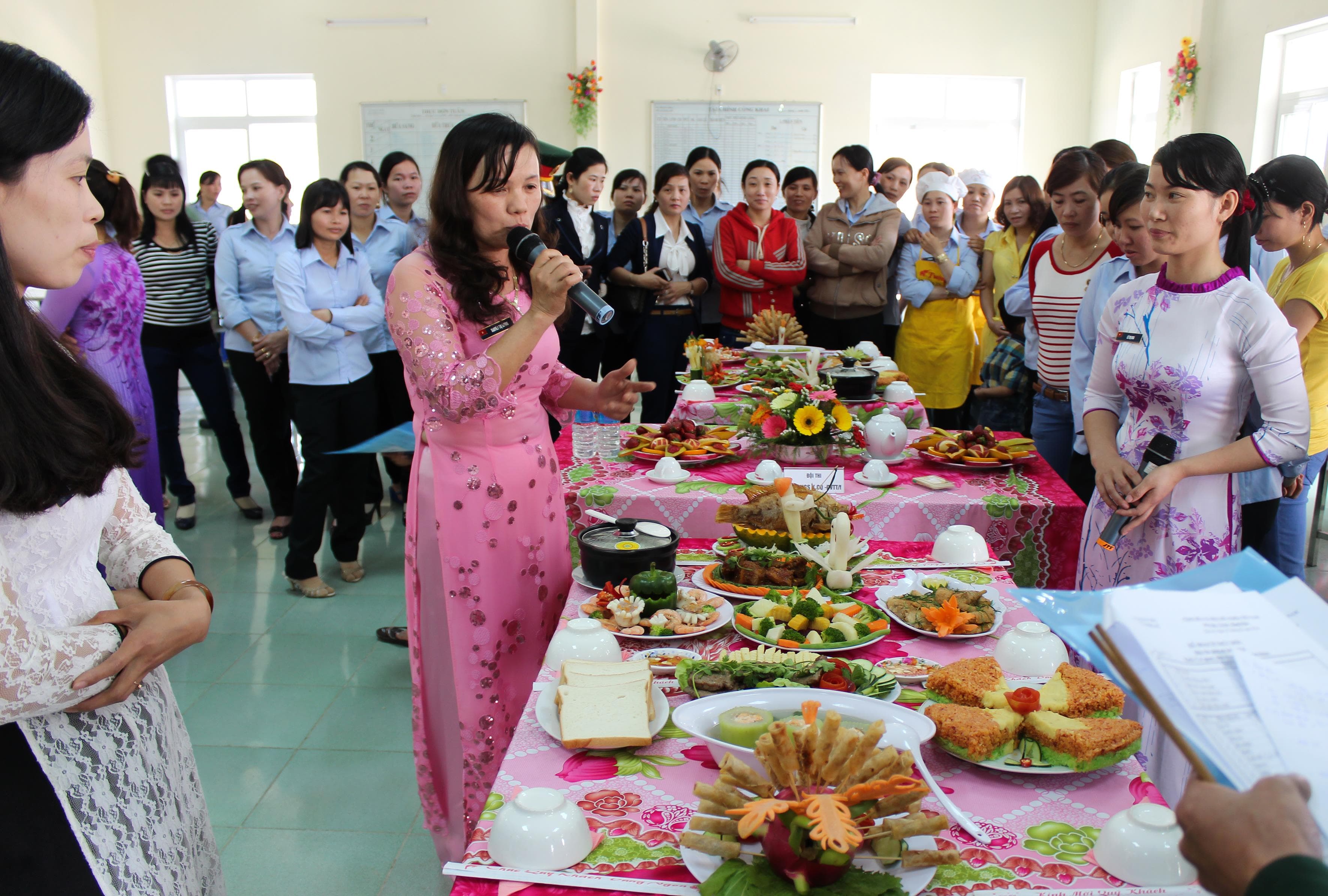 Nữ nhân viên "hai giỏi"