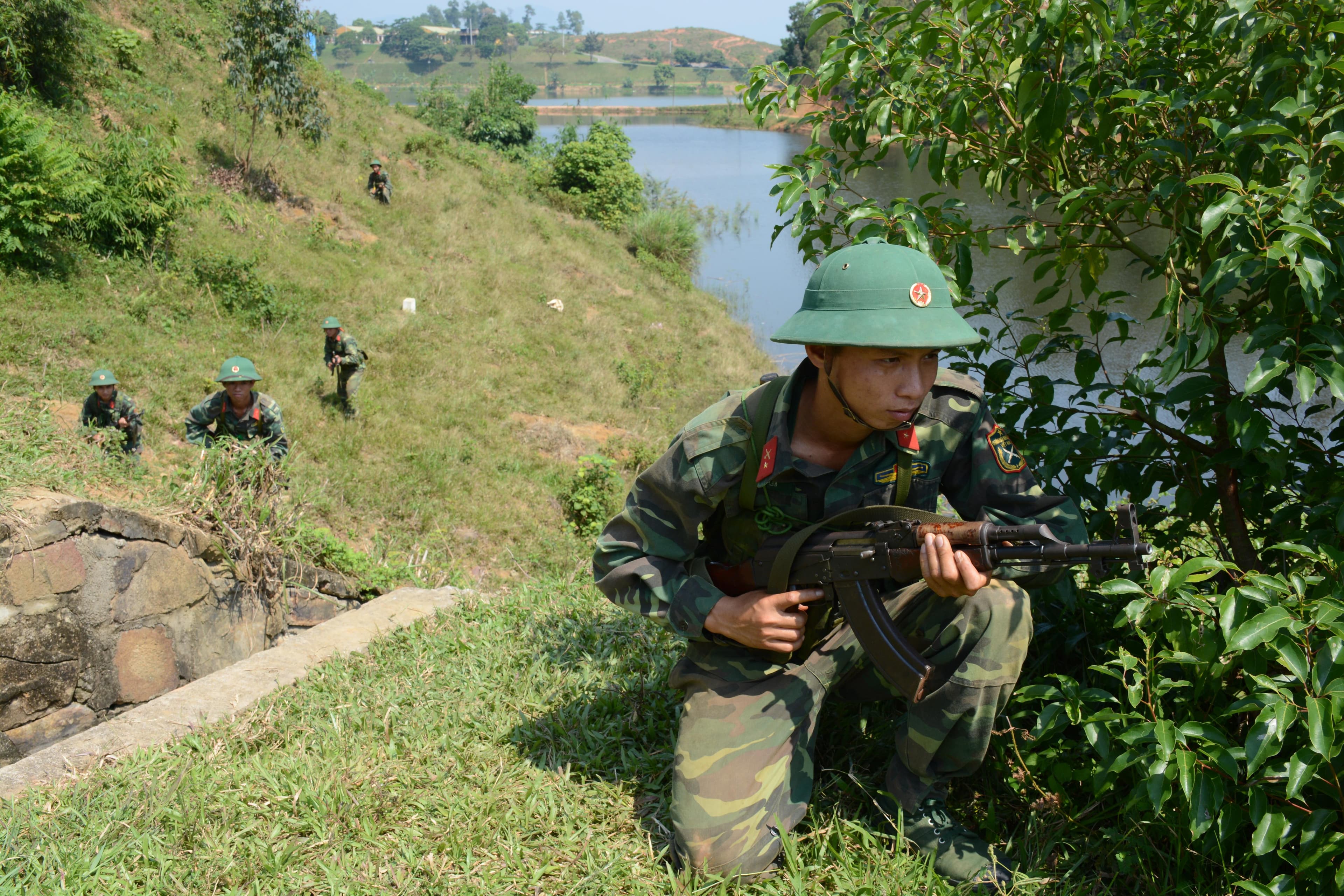 Bám thao trường để rèn bộ đội