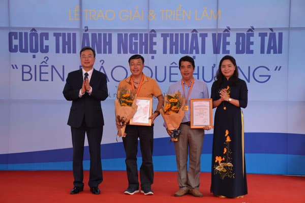 Trao giải và triển lãm ảnh nghệ thuật đề tài “Biển đảo quê hương”