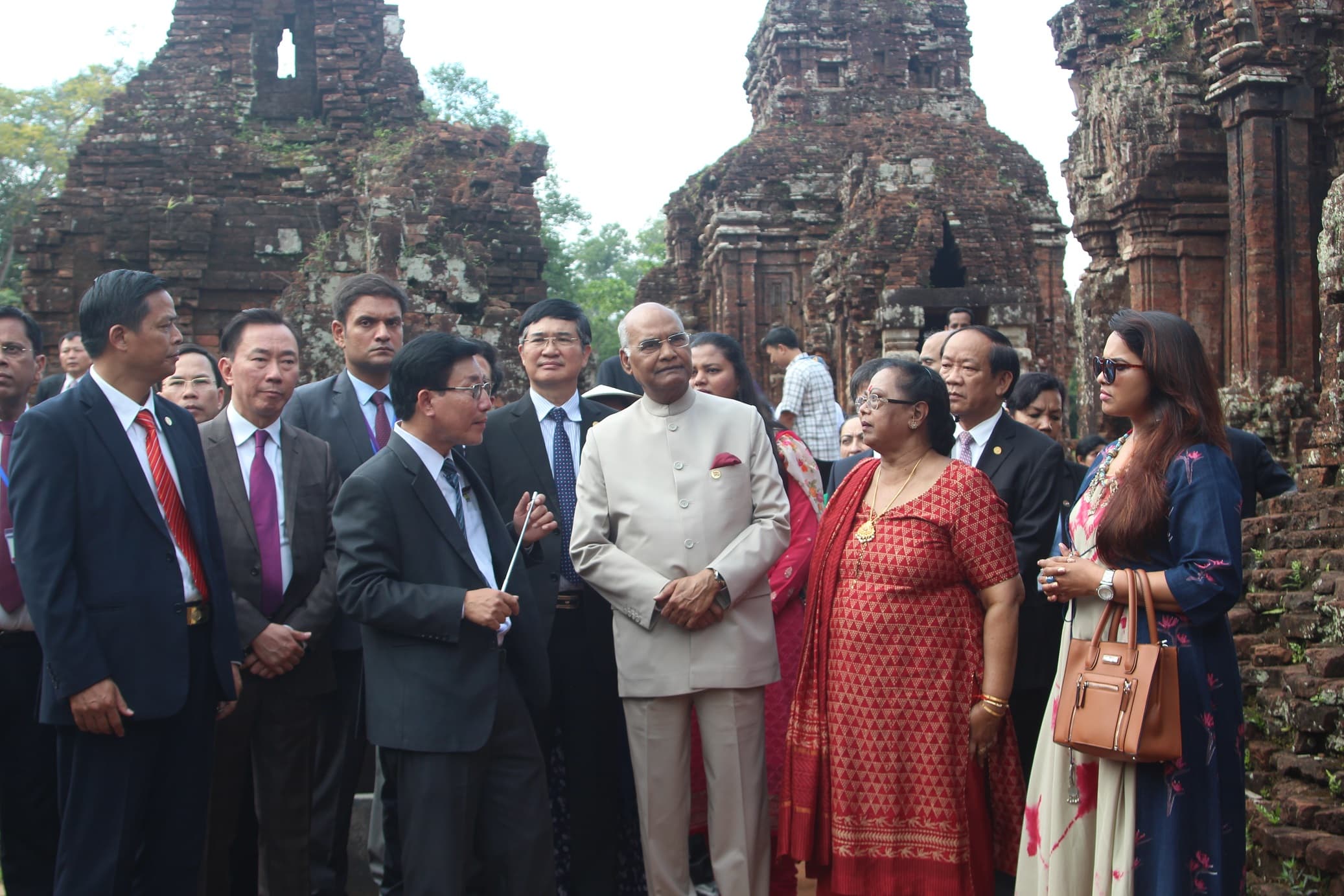 Tổng thống Ấn Độ Ram Nath Kovind cùng Phu nhân tham quan Khu Đền tháp Mỹ Sơn