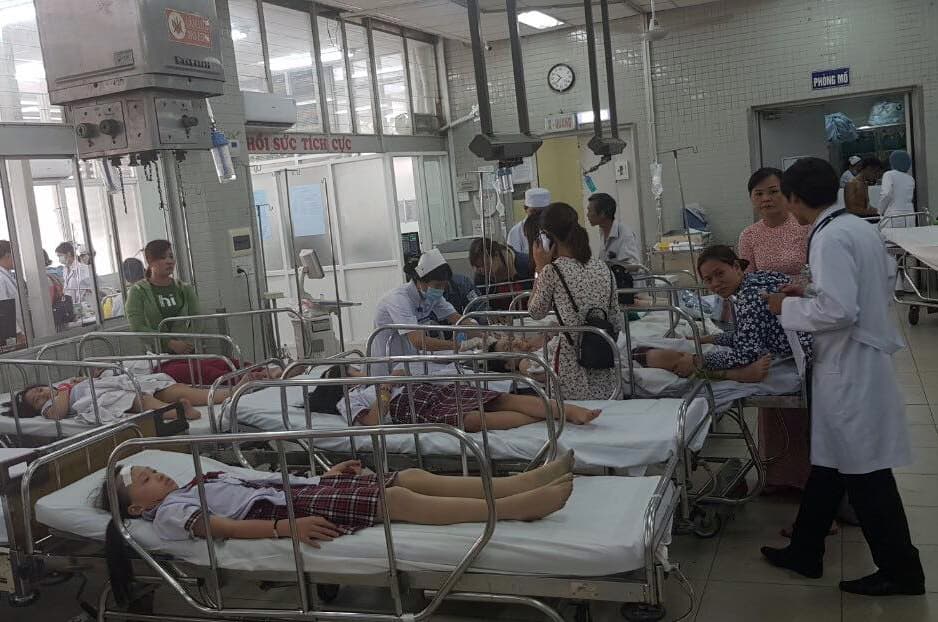 Hơn 20 học sinh tiểu học nhập viện do sự cố sập giàn giáo