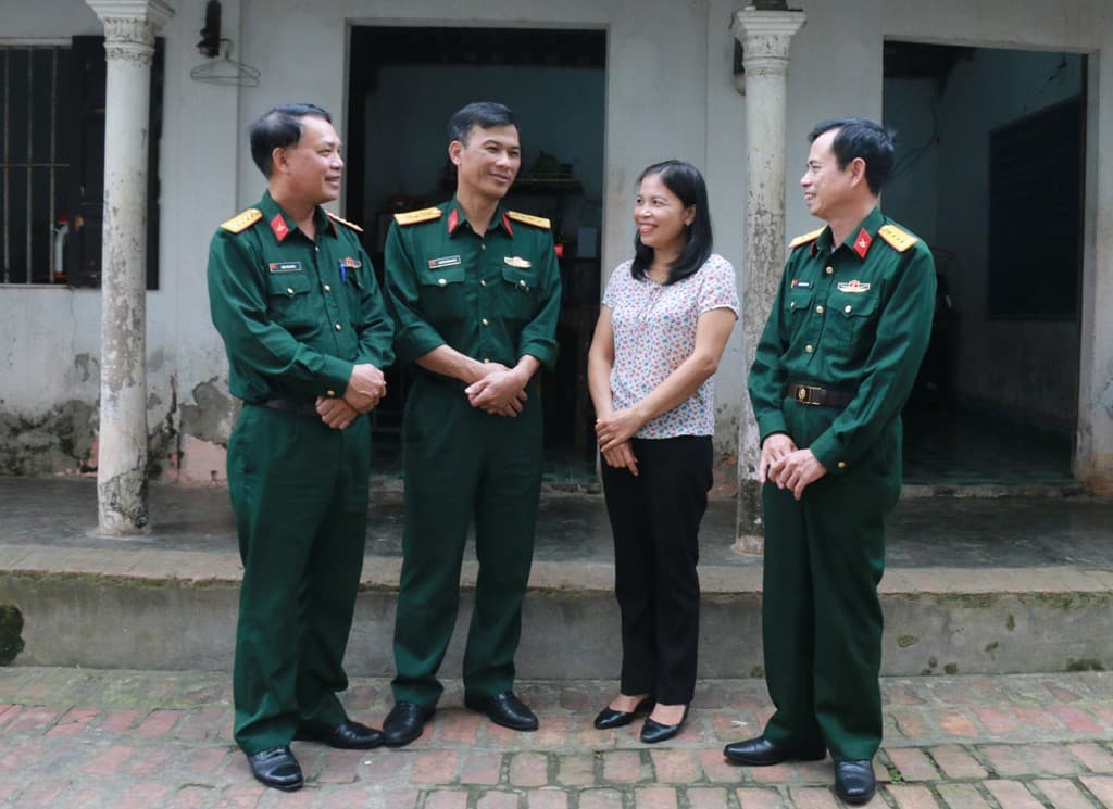 Ngược gió vẫn vững tay chèo