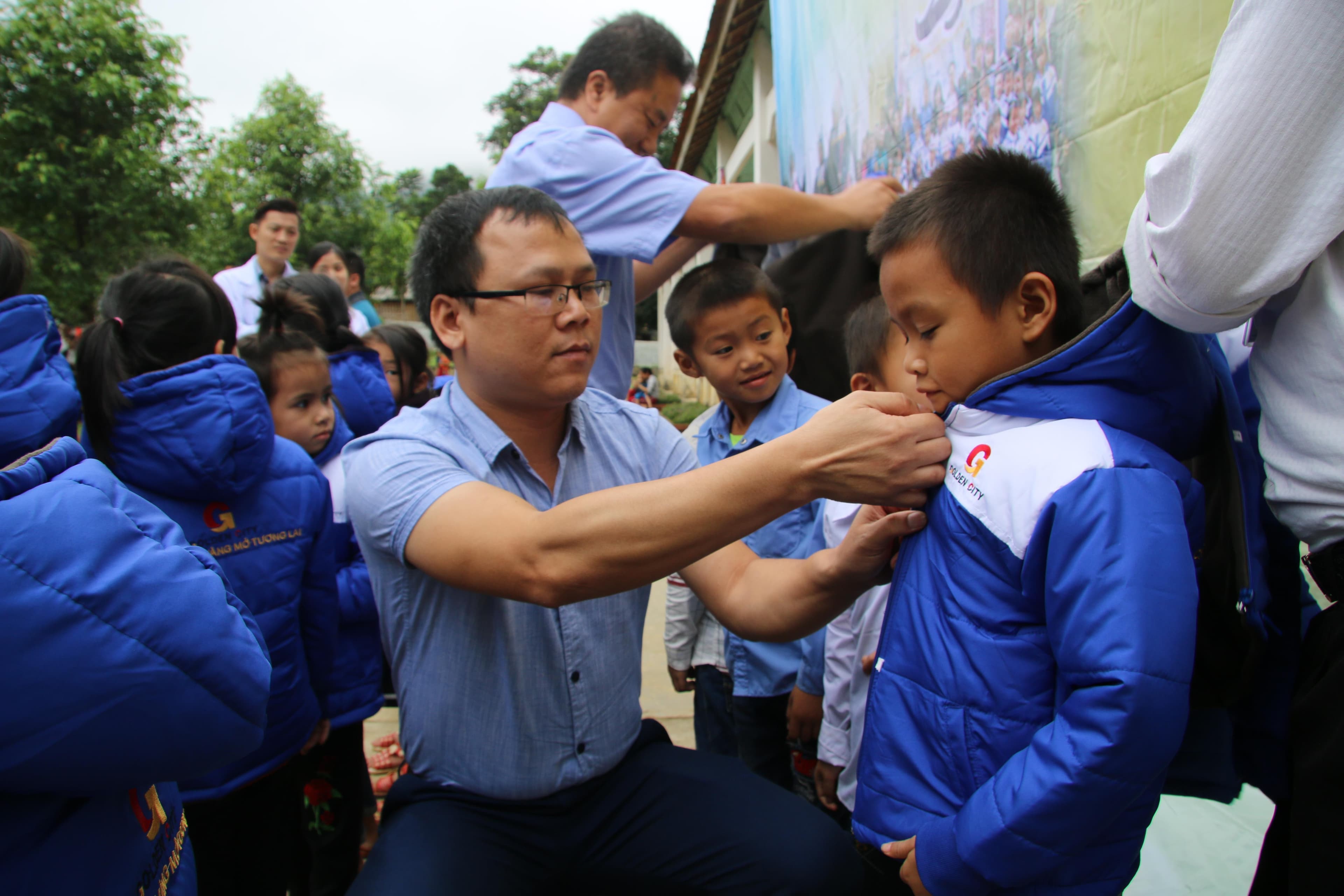 Áo ấm nghĩa tình ở vùng cao