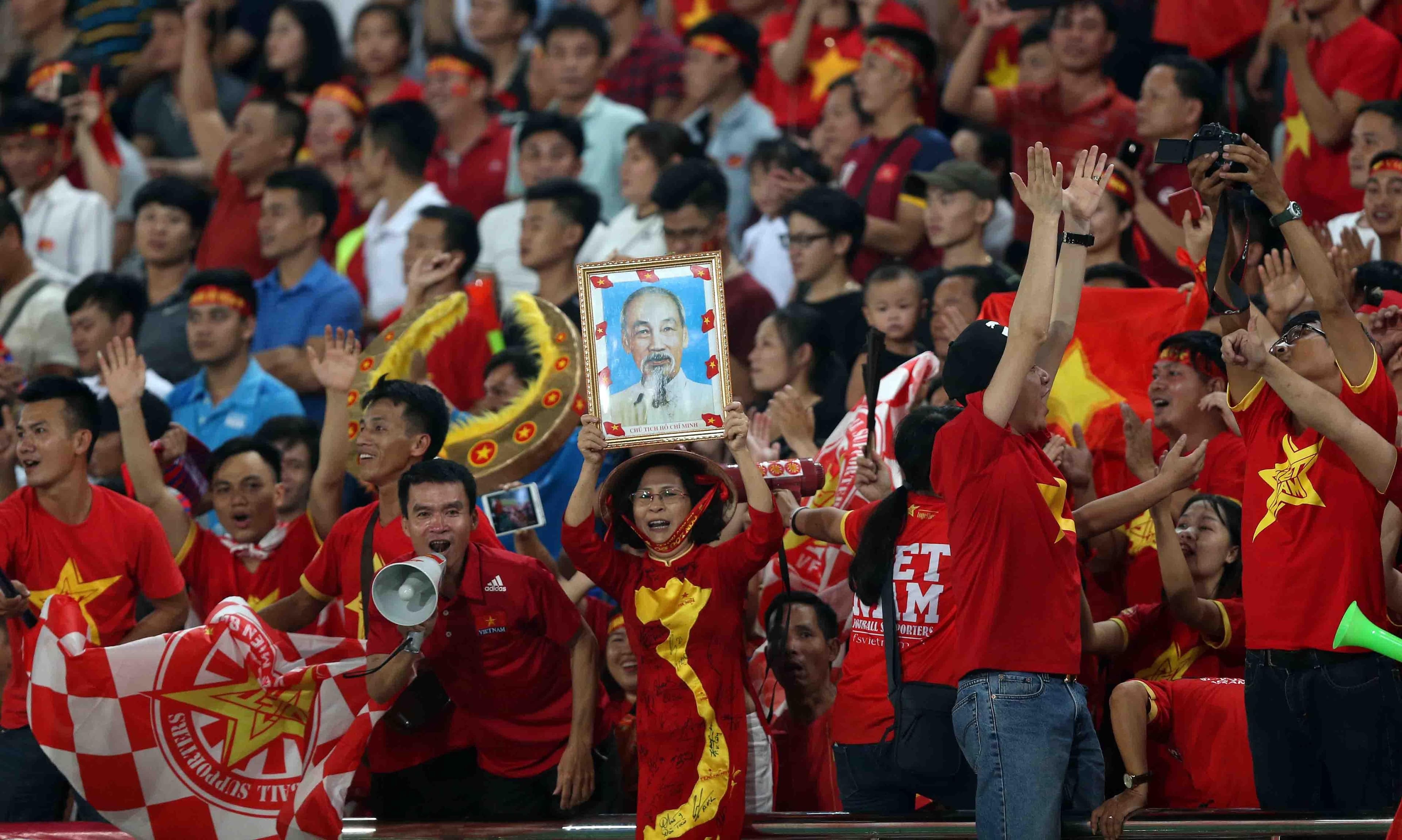 Đâu chỉ lo pháo sáng…