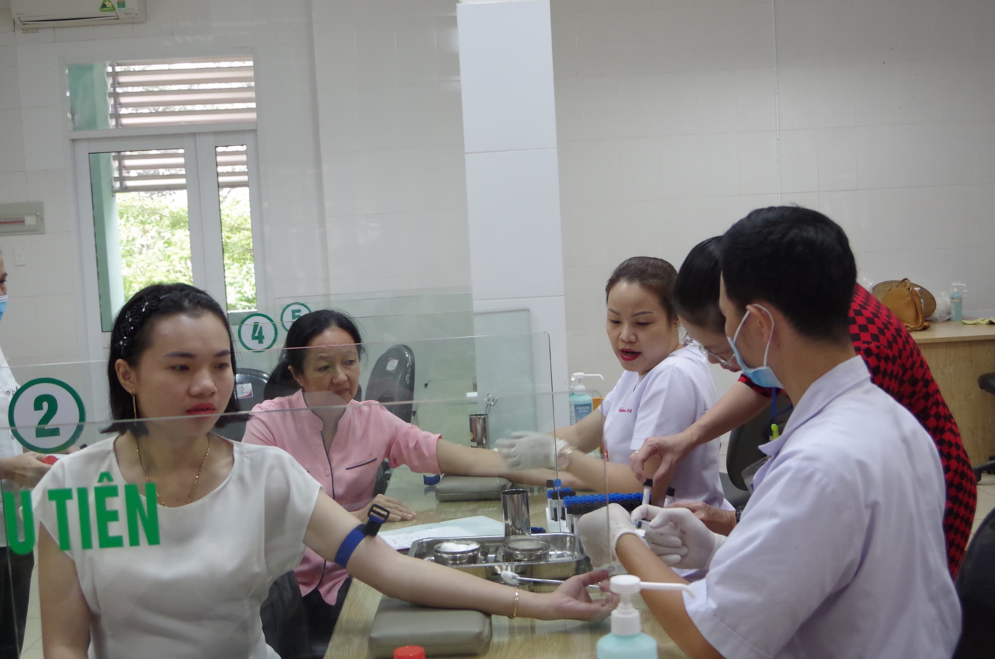 Bệnh viện Quân y 175 miễn giảm khám bệnh, tầm soát ung thư cho giáo viên TP Hồ Chí Minh