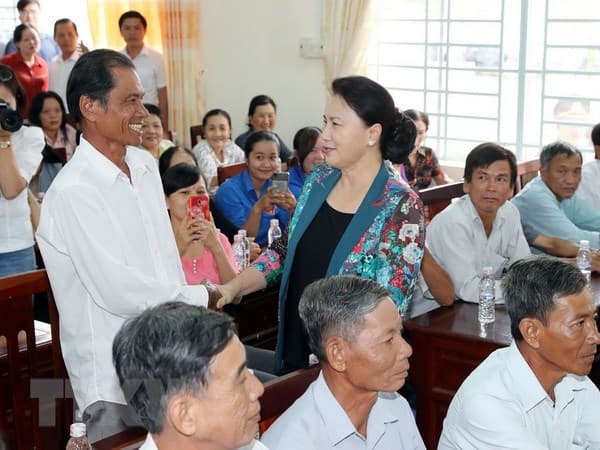 Chủ tịch Quốc hội Nguyễn Thị Kim Ngân tiếp xúc cử tri tại huyện Phong Điền, Cần Thơ