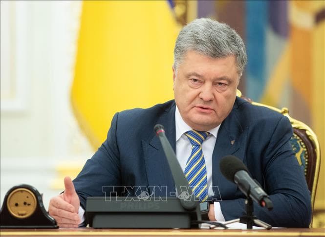 Tổng thống Ukraine ký sắc lệnh áp dụng thiết quân luật