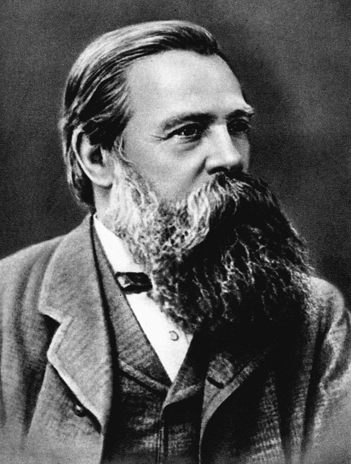 Friedrich Engels với vấn đề xây dựng tiềm lực kinh tế quân sự